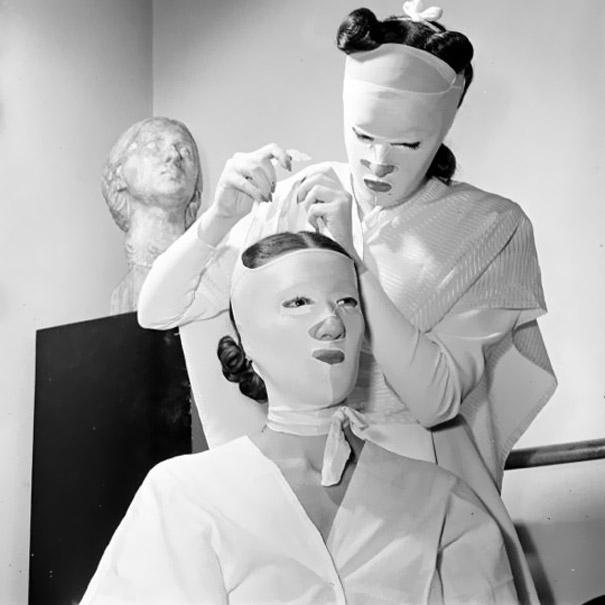 A 1940s beauty treatment at Helena Rubinstein’s salon