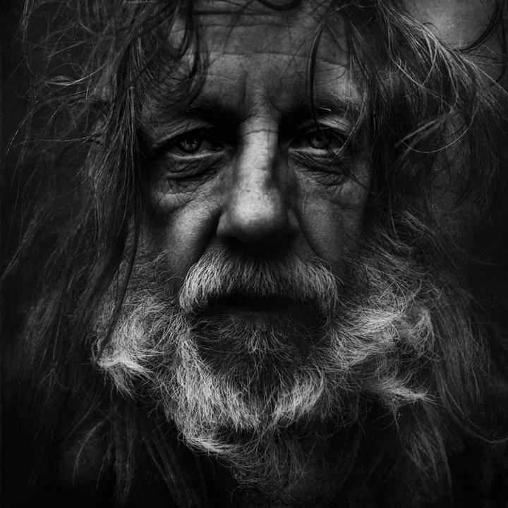 homeless-black-and-white-portraits-lee-jeffries-18