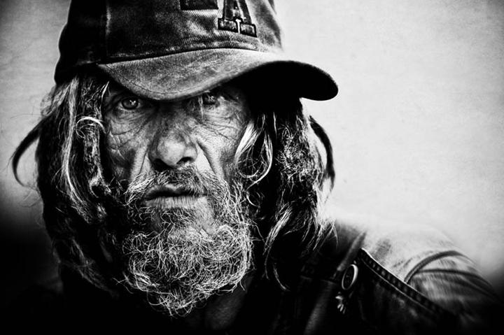 homeless-black-and-white-portraits-lee-jeffries-2