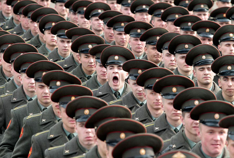 soldier-yawning-perfect-timing