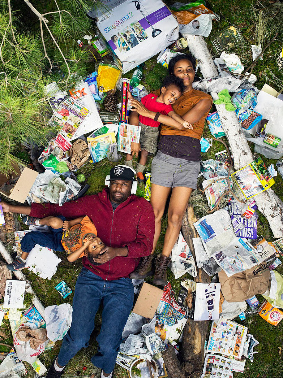 7-days-of-garbage-environmental-issues-photography-gregg-segal-2