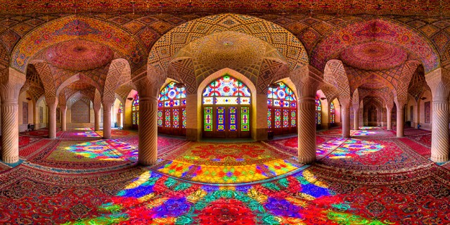Incredible-and-Colorful-Mosque-640x320