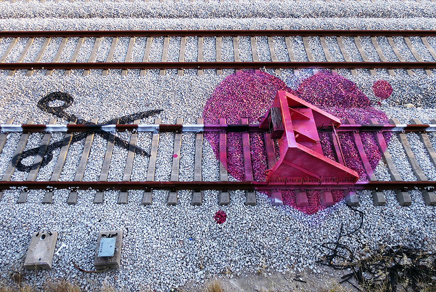 railway-train-tracks-portugal-street-art-artur-bordalo-3