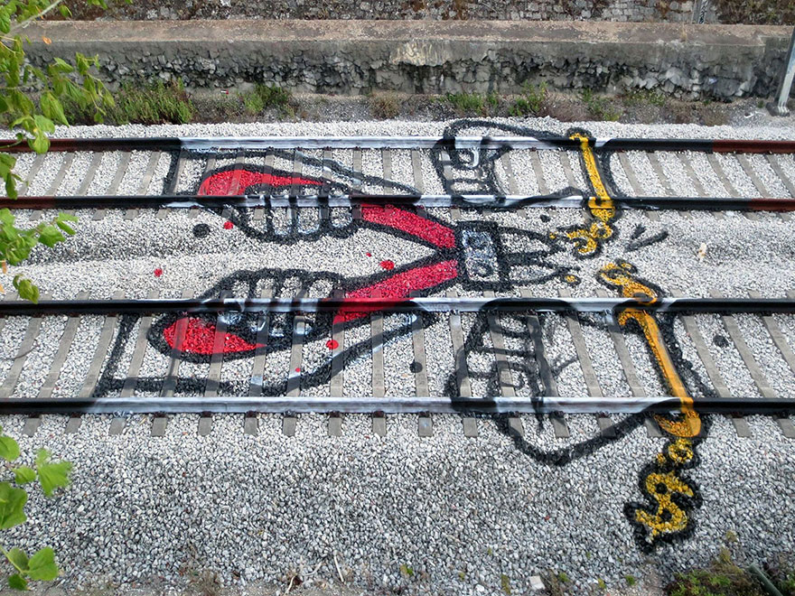 railway-train-tracks-portugal-street-art-artur-bordalo-7