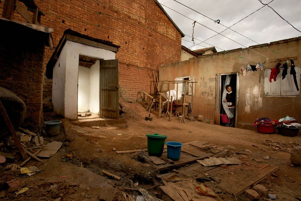 Madagaskar - toaleta sedmnáctileté Vanessy a její rodiny (Frederic Courbet)