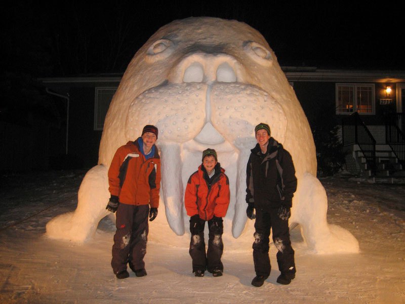 every-year-these-brothers-make-a-giant-snow-sculpture-on-their-front-lawn-4