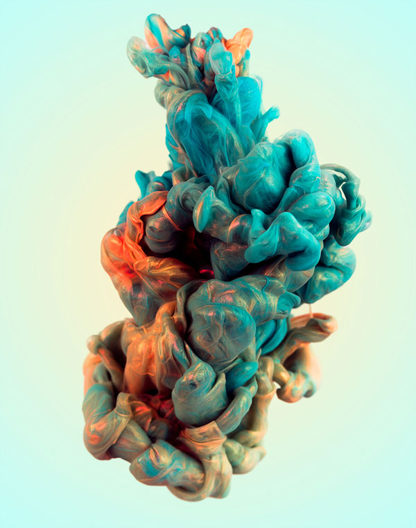 high-speed-photos-of-ink-and-metal-dropped-into-water-by-alberto-seveso-10
