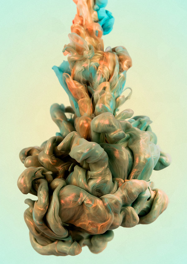 high-speed-photos-of-ink-and-metal-dropped-into-water-by-alberto-seveso-12