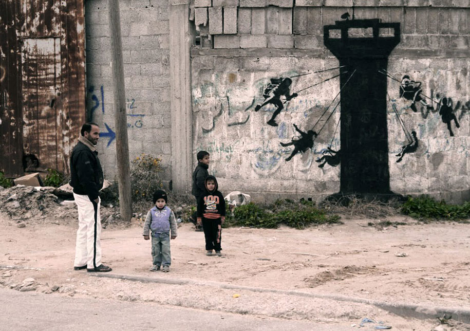 Israel-palestine-conflict-gaza-graffiti-banksy-1