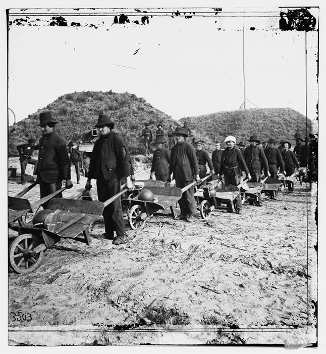 Union-soldiers-moving-artillery-shells-with-wheelbarrows-in-Fort-McAllister-Georgia-by-Samuel-A.-Cooley-1864-945x1024